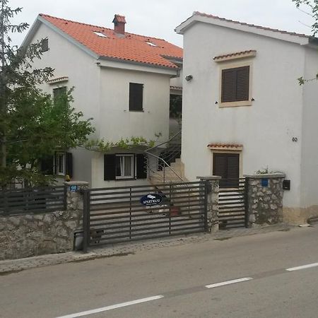 Apartmani Bozic-אומיסאליי מראה חיצוני תמונה