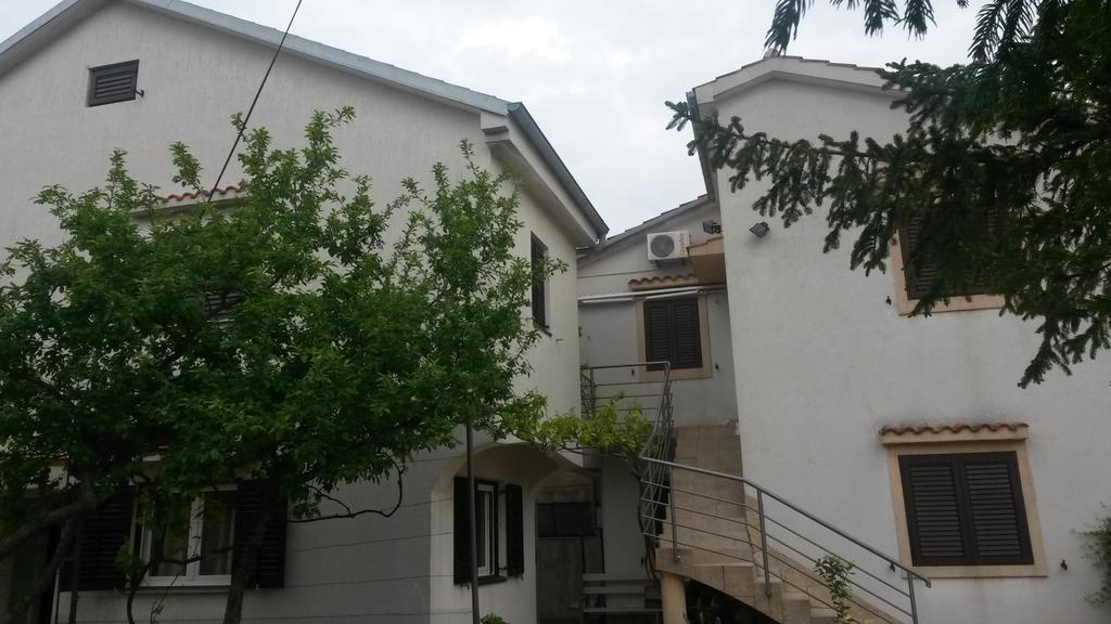 Apartmani Bozic-אומיסאליי מראה חיצוני תמונה