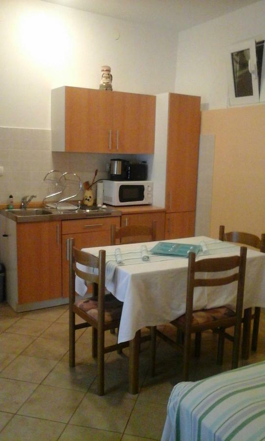 Apartmani Bozic-אומיסאליי מראה חיצוני תמונה