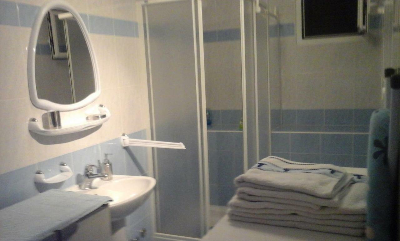 Apartmani Bozic-אומיסאליי מראה חיצוני תמונה