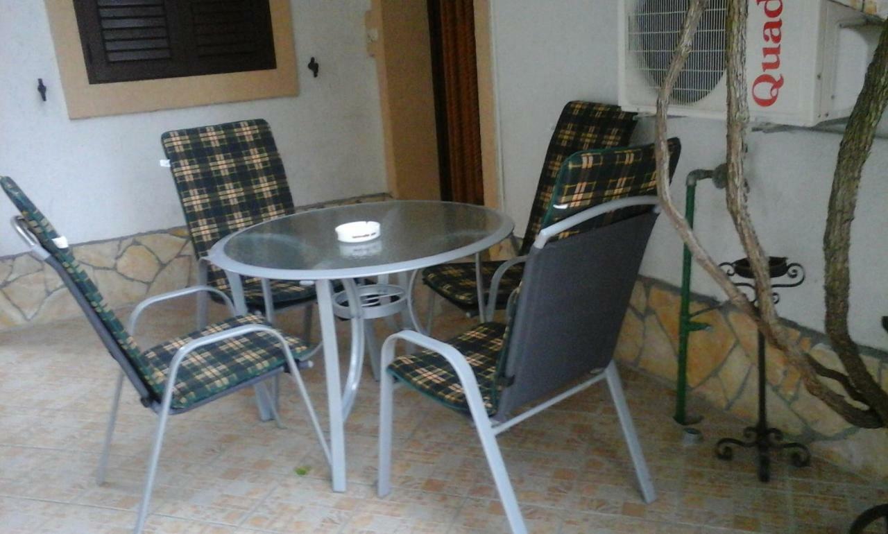 Apartmani Bozic-אומיסאליי מראה חיצוני תמונה